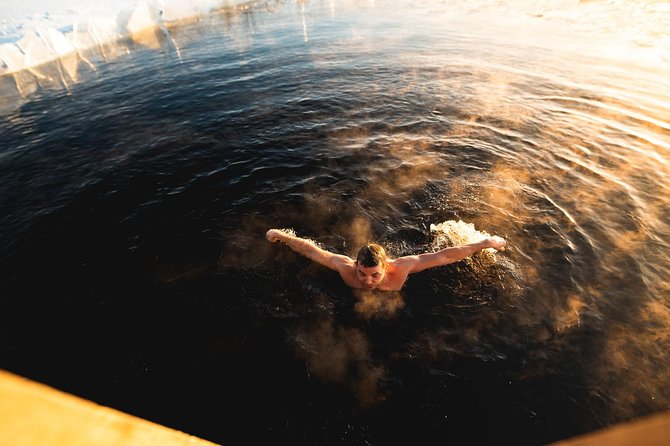 Best Of Lapland: Sauna, Ice swimming, Dinner & Northern Lights - Small Group Energy and the Hosts’ Role