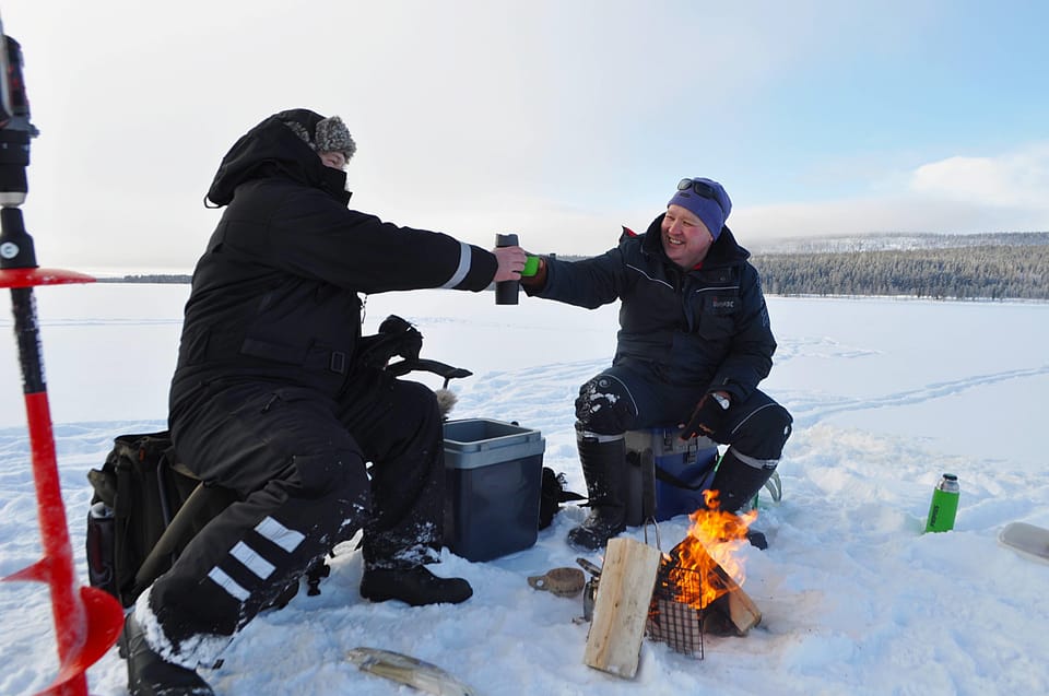 Ice fishing program in Lapland - Getting to Palojärvi: the hotel start and the short winter transfer