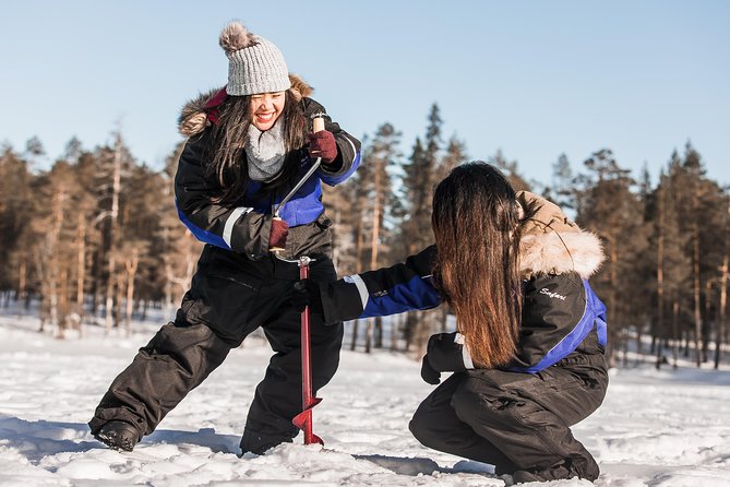 Ice Fishing Tour - Drilling the Hole and Learning Ice-Fishing Basics on the Lake