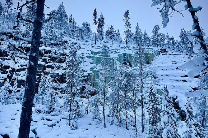 Korouoma Frozen Waterfalls Hiking Tour - Small group rules: limited to 8, capped at 16