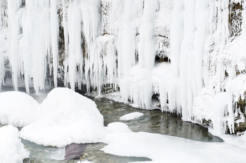 Lapland: The Frozen Waterfalls of Korouoma Tour - The mid-hike campfire lunch: warm food in the cold
