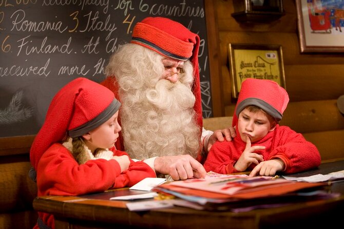 Meet Santa Claus & Santa's Reindeer Ride & Greet Huskies - Meeting Santa in his office: the moment most people remember