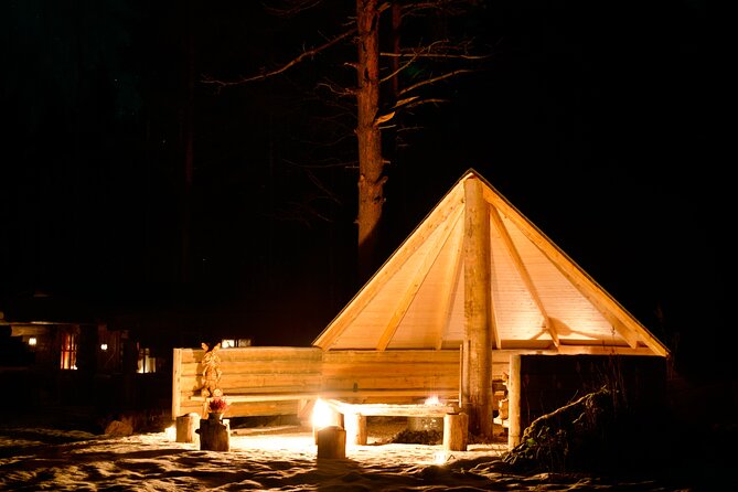 Northern Lights Tour in Atmospheric Cottage - Entering the Lakeside Setting: Cottage, Lake, Forest, and a Laavu