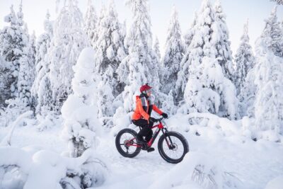 Private Electric Fat Bike Winter Tour in Rovaniemi - From Rovaniemi to Kemijoki: a quick city-to-trail warmup