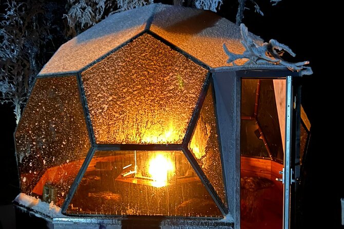 PRIVATE Party dinner in a Glass Igloo Under Northern Lights - Private Glass Igloo Dinner in Rovaniemi: How the Night Flows
