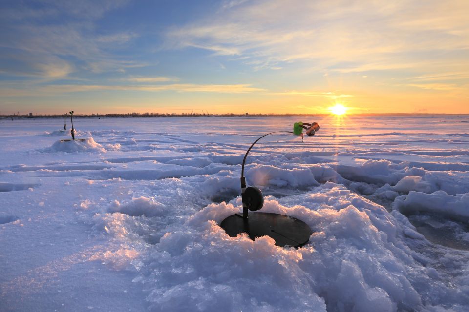 Rovaniemi: Arctic Circle Ice Fishing Experience - Campfire Sausages and Hot Juice: The Finnish Pause That Makes It Cozy