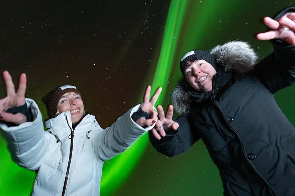 Rovaniemi: Aurora Hunt with Money-Back Guarantee and Photo - Small-group comfort: the van, timing, and what 5.5 hours really means