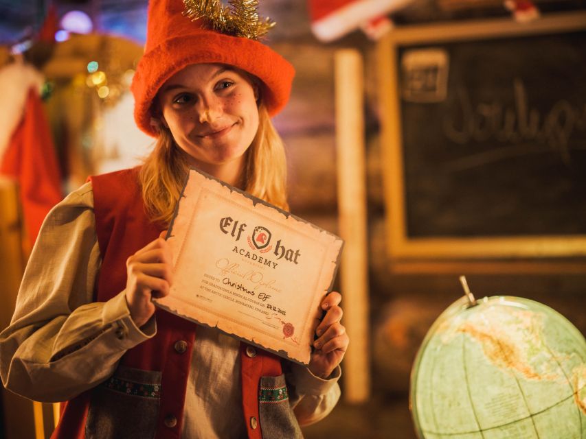 Rovaniemi: Elf Hat Academy in Santa's Village - Elf Hat Academy at Santa’s Village: what the 30-minute course feels like