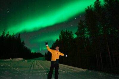 Rovaniemi: Guaranteed Northern Lights - Small Group & Photography - Pickup, meeting point, and the 6:00 pm rhythm