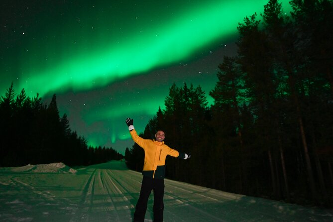 Rovaniemi: Guaranteed Northern Lights - Small Group & Photography - Pickup, meeting point, and the 6:00 pm rhythm