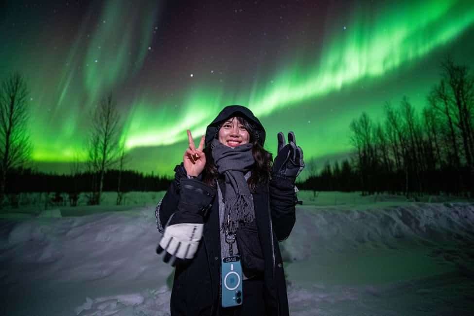 Rovaniemi: Guaranteed Northern Lights Tour with Photos - Inside the Cozy Van: Comfort That Helps You Wait