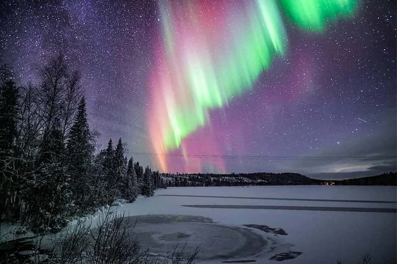 Rovaniemi: Ice Floating in Forest Lake with Aurora Borealis - Guides on the lake: safety, local stories, and photo help