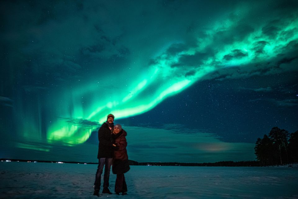 Rovaniemi: Night Sky lappish Barbecue - Hotel pickup, minivan rides, and what to wear in the Arctic dark