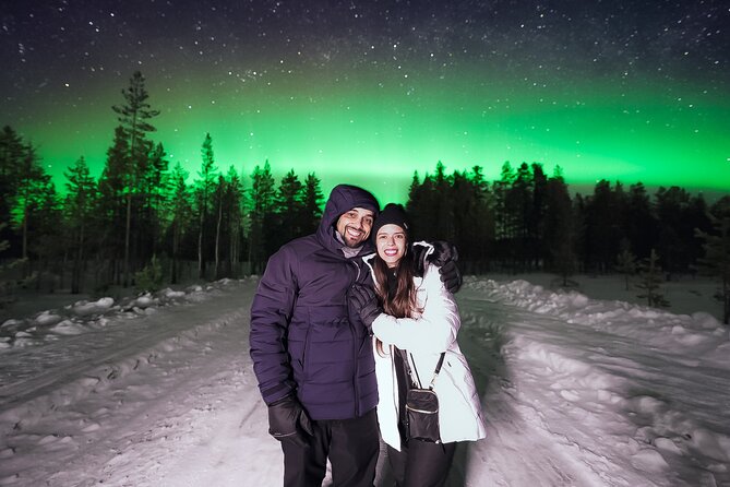 Rovaniemi: Northern Lights Pro Guaranteed - Unlimited (PRIVATE) - Seeing green vs seeing it with your eyes: setting expectations for weak aurora nights