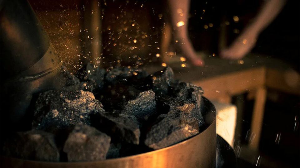 Rovaniemi: Northern Lights Trip with Arctic Sauna & Jacuzzi - Key things that make this tour work
