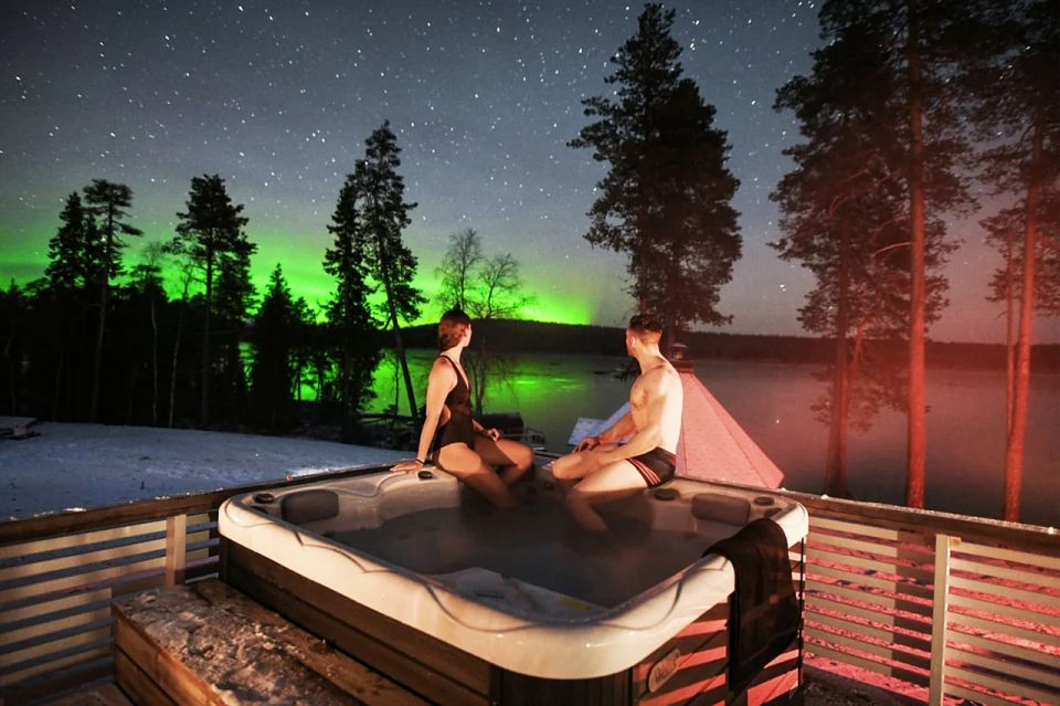 Rovaniemi: Northern Lights Trip with Arctic Sauna & Jacuzzi - Frozen-lake ice swimming: how to turn fear into a win