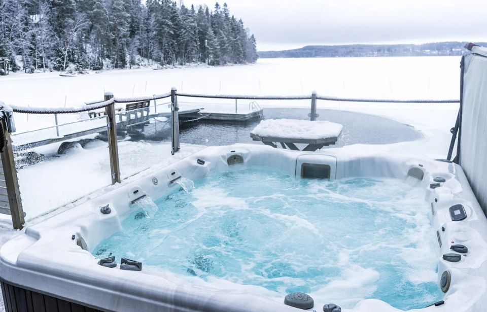Rovaniemi: Northern Lights Trip with Arctic Sauna & Jacuzzi - Northern Lights reality check: how to think about chances and visibility