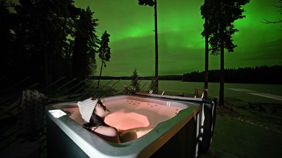 Rovaniemi: Private Sauna, Jacuzzi and Dinner - A dinner in an old Lapland cottage: salmon warmth, tea, and real comfort food