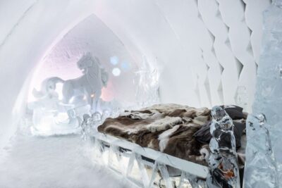 Rovaniemi: Snow Hotel Tour with Food by the Fire - Pickup windows and the 23:00 departure: how to avoid stress
